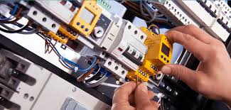 Trabajo eléctrico en tablero